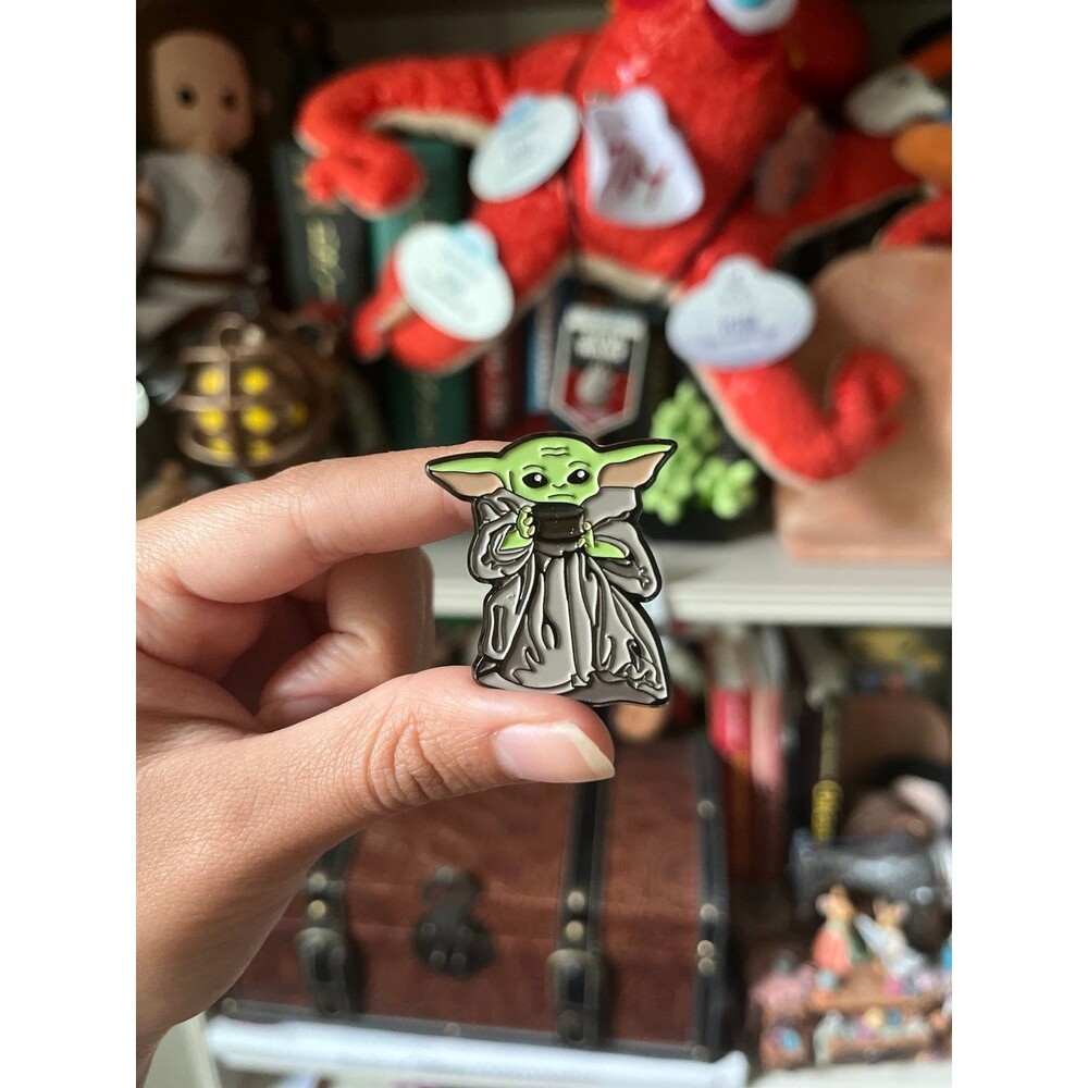 Grogu Mandalorian Pin